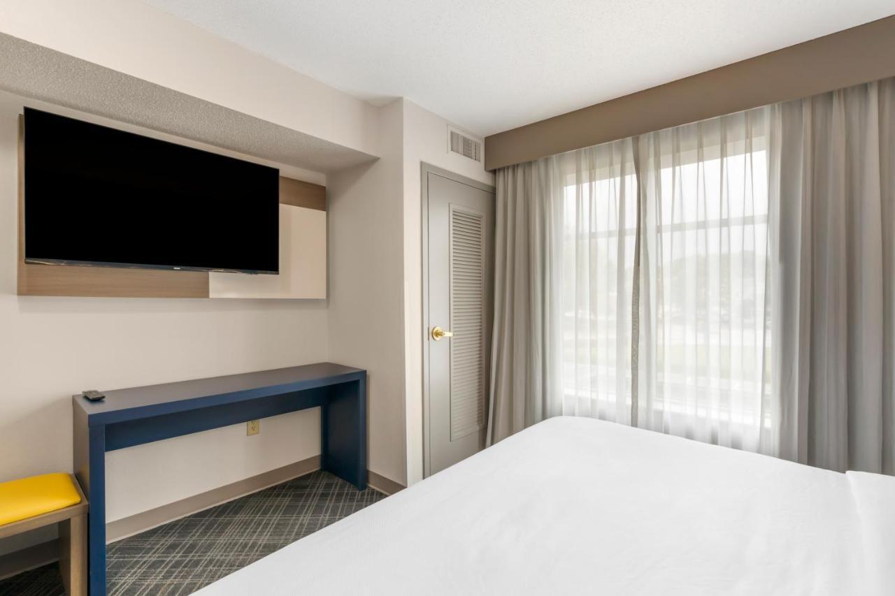 Hotel Comfort & Near Coliseum