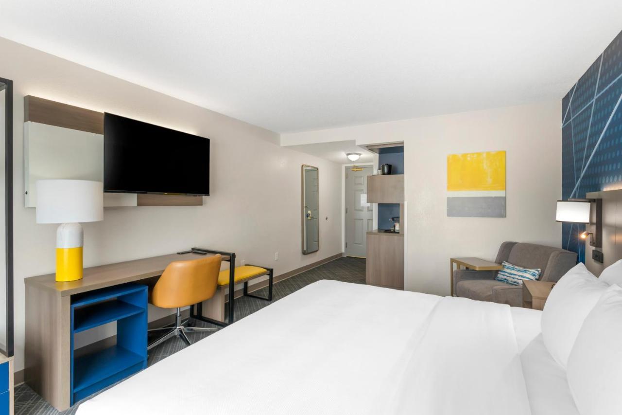 Hotel Comfort & Near Coliseum 3*